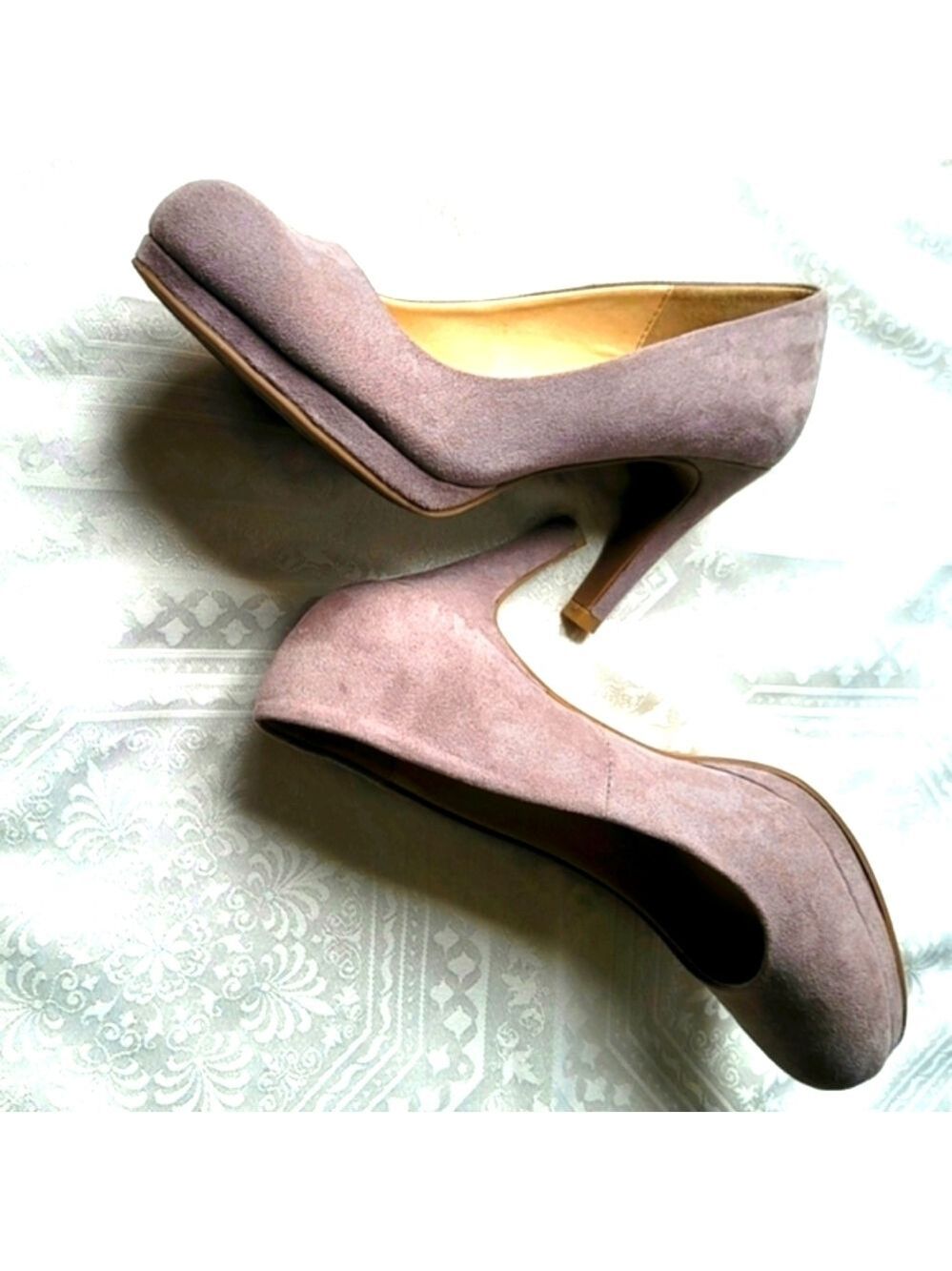 C by Laundry Micro Suede Pumps Size 7.5